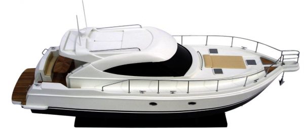 Riviera 4700 Model Boat - GN