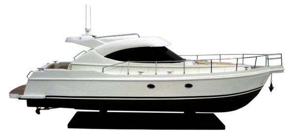 Riviera 4700 Model Boat - GN