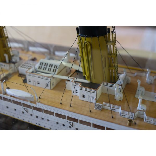 Titanic Model Kit No 4 (Upper Superstructure) - Mantua Models (728)