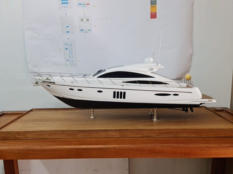 Princess V70 Model - PSM0034 - AU Premier ship Models