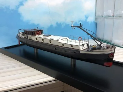 Barges, Trawlers & Tug Boats