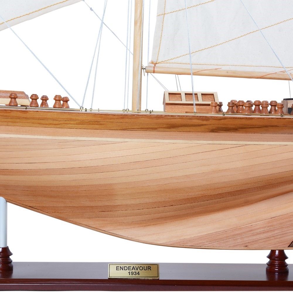 Y018 Endeavour 40 Inch Sailboat Model L01
