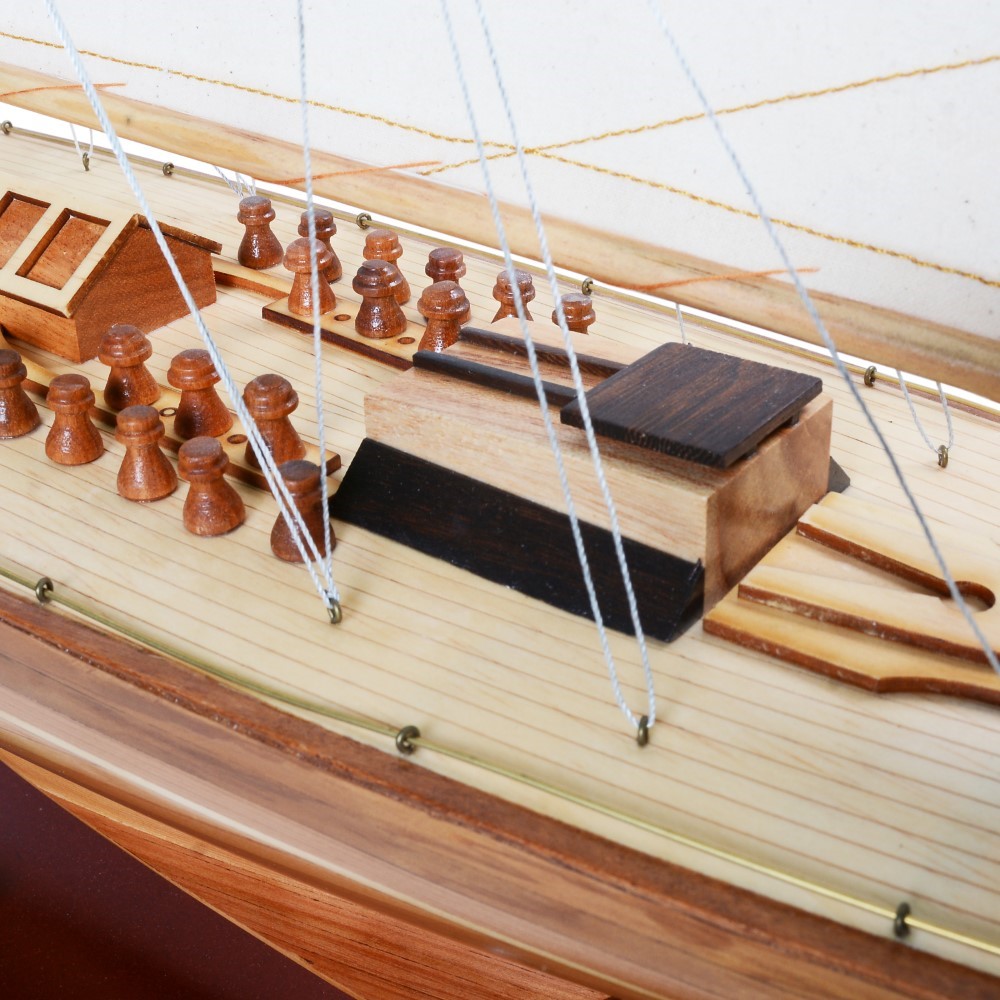Y018 Endeavour 40 Inch Sailboat Model L02