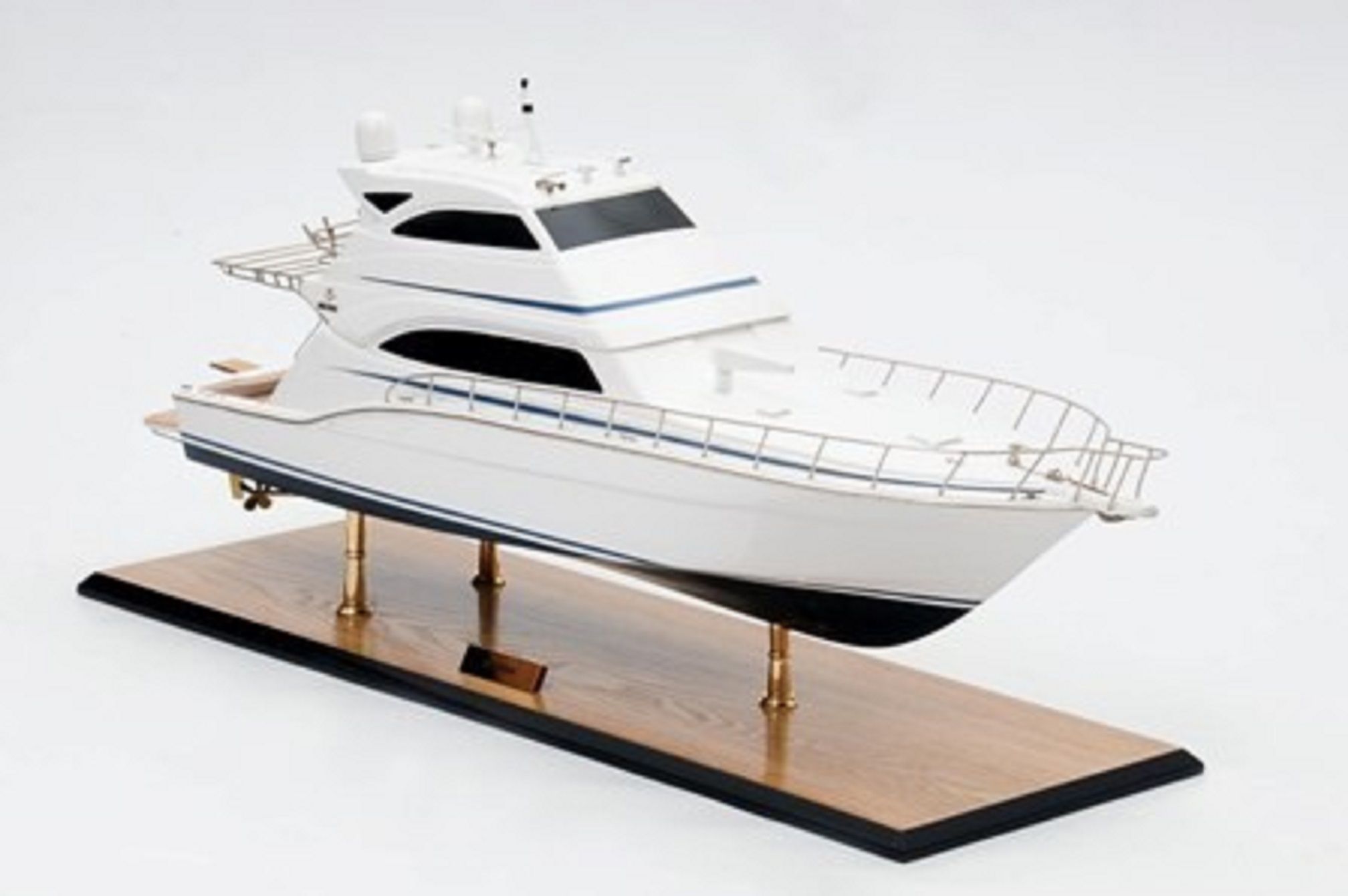 1231-6957-Bertram-700-Model-Yacht-Premier-Range