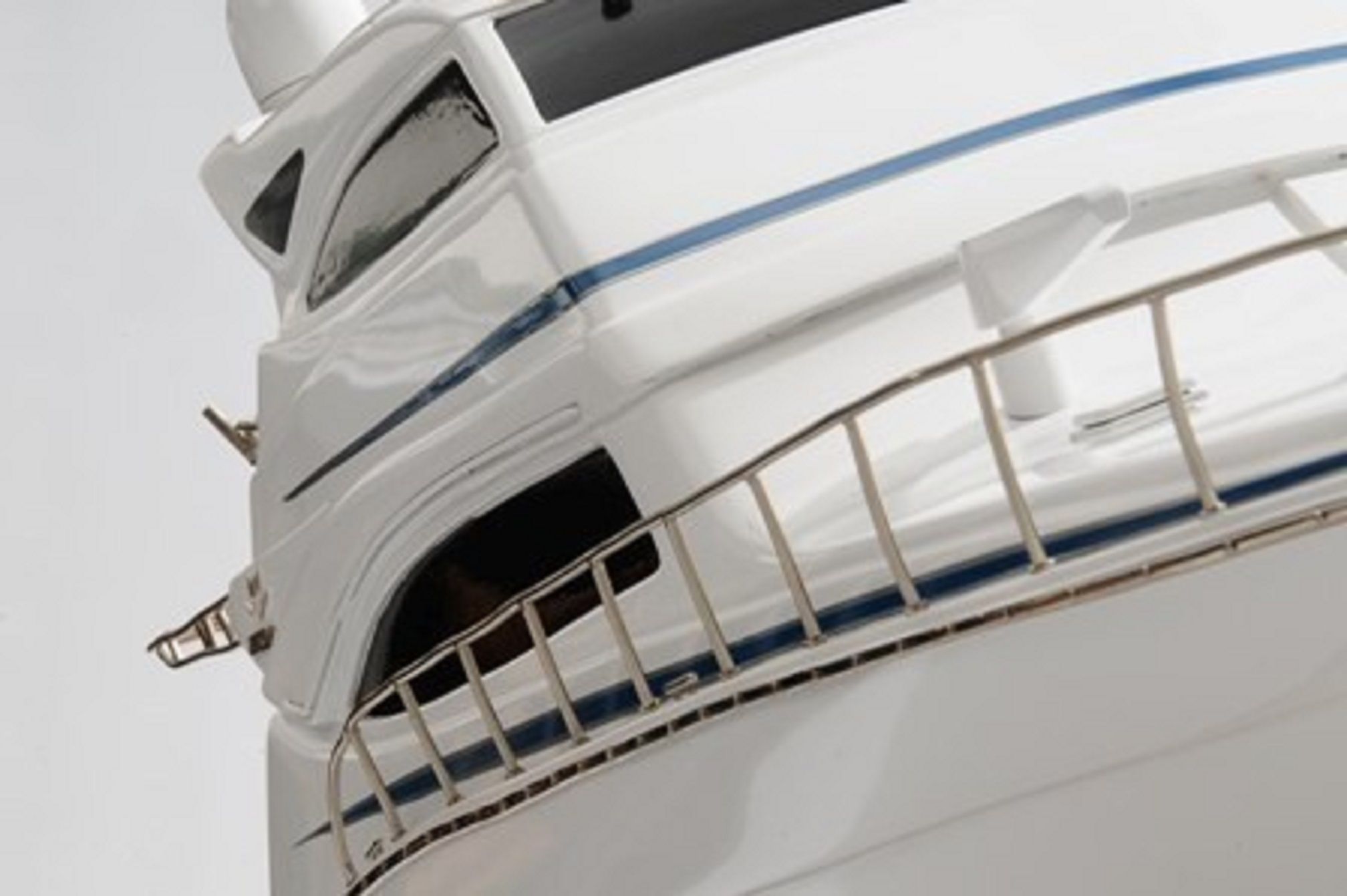 1231-6962-Bertram-700-Model-Yacht-Premier-Range
