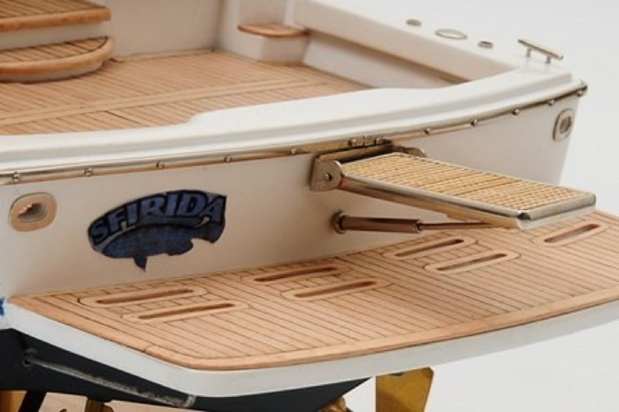 1231-6965-Bertram-700-Model-Yacht-Premier-Range