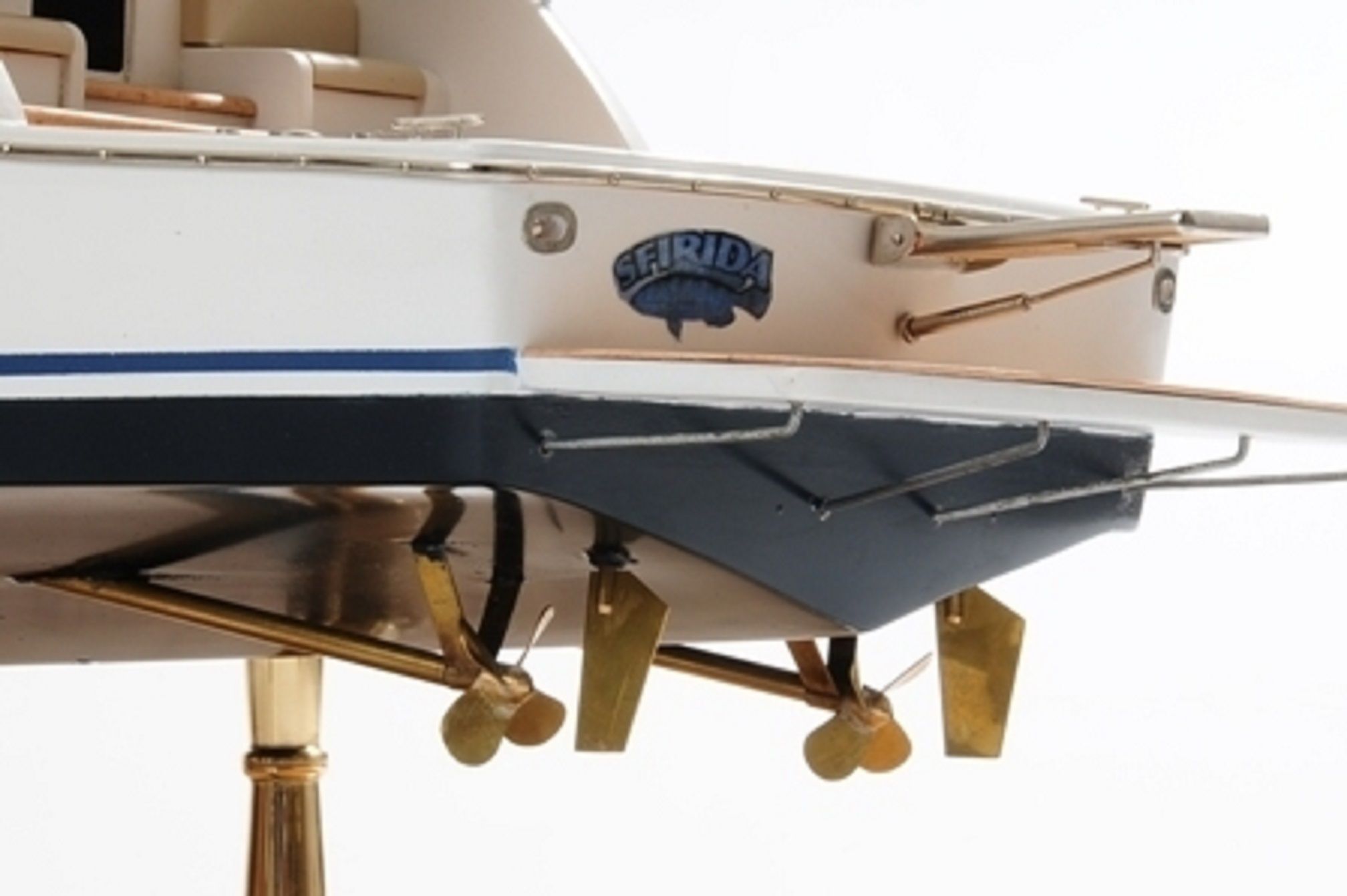 1231-6967-Bertram-700-Model-Yacht-Premier-Range