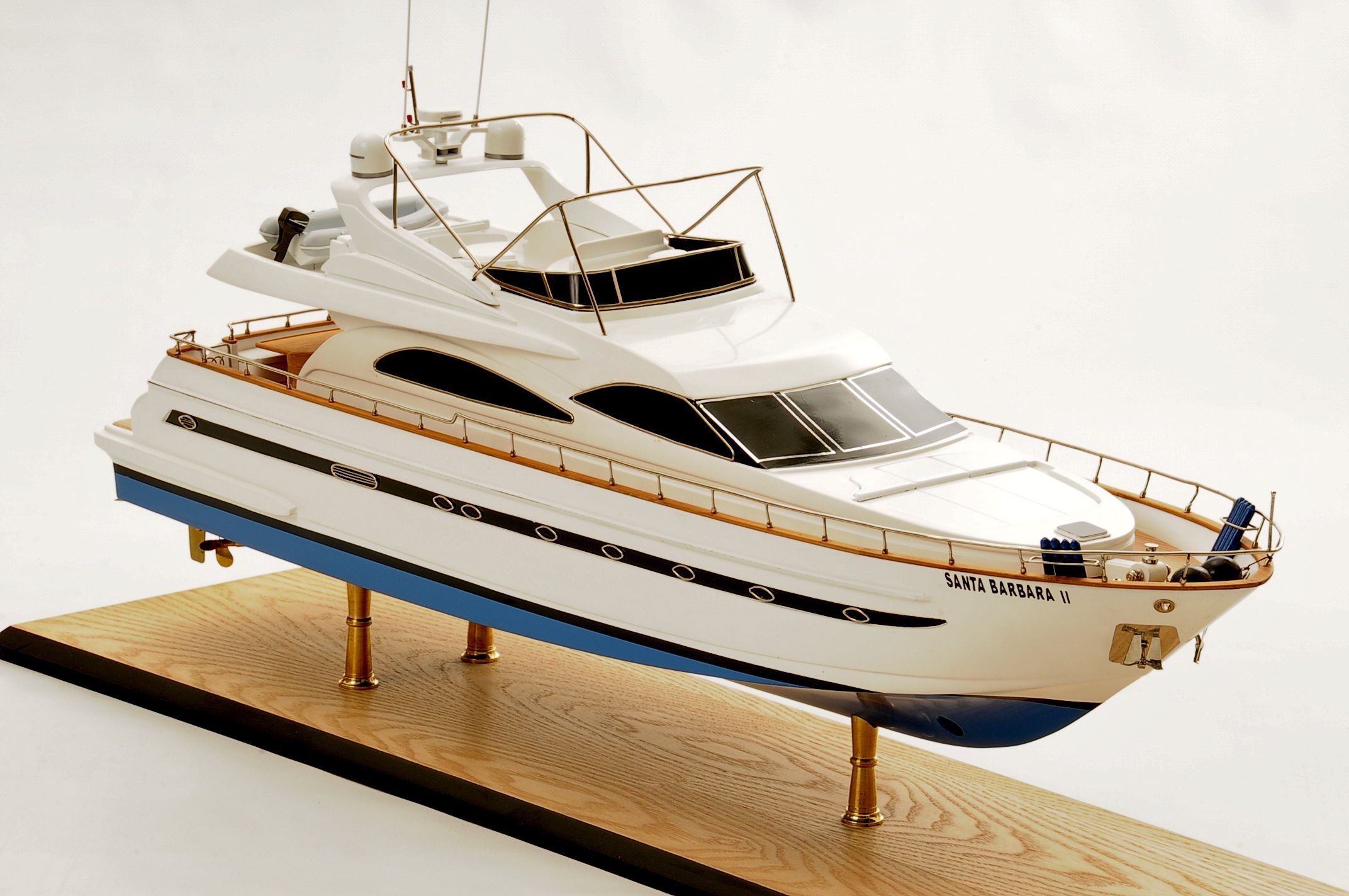 1236-6345-Astondoa-72-GLX-Motor-Yacht-Premier-Range