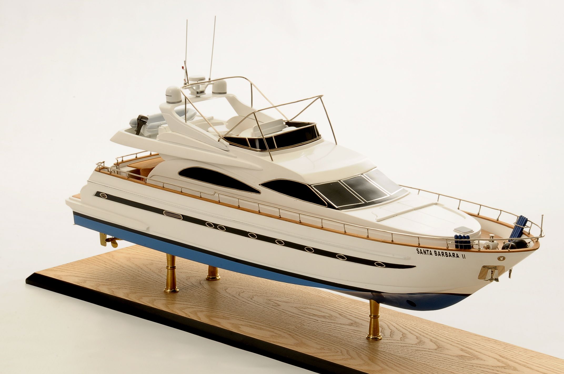 1236-6346-Astondoa-72-GLX-Motor-Yacht-Premier-Range