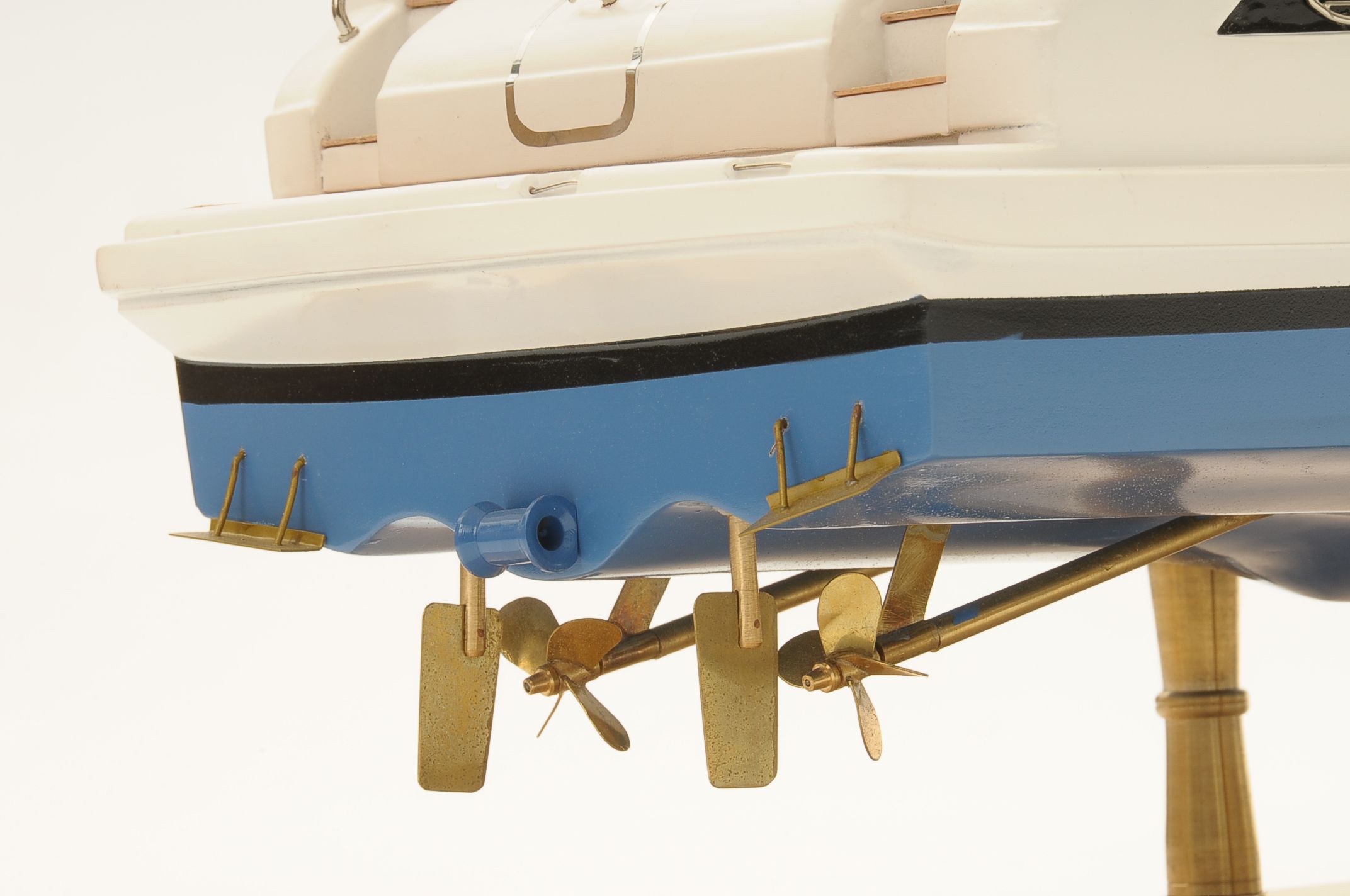 1236-6355-Astondoa-72-GLX-Motor-Yacht-Premier-Range