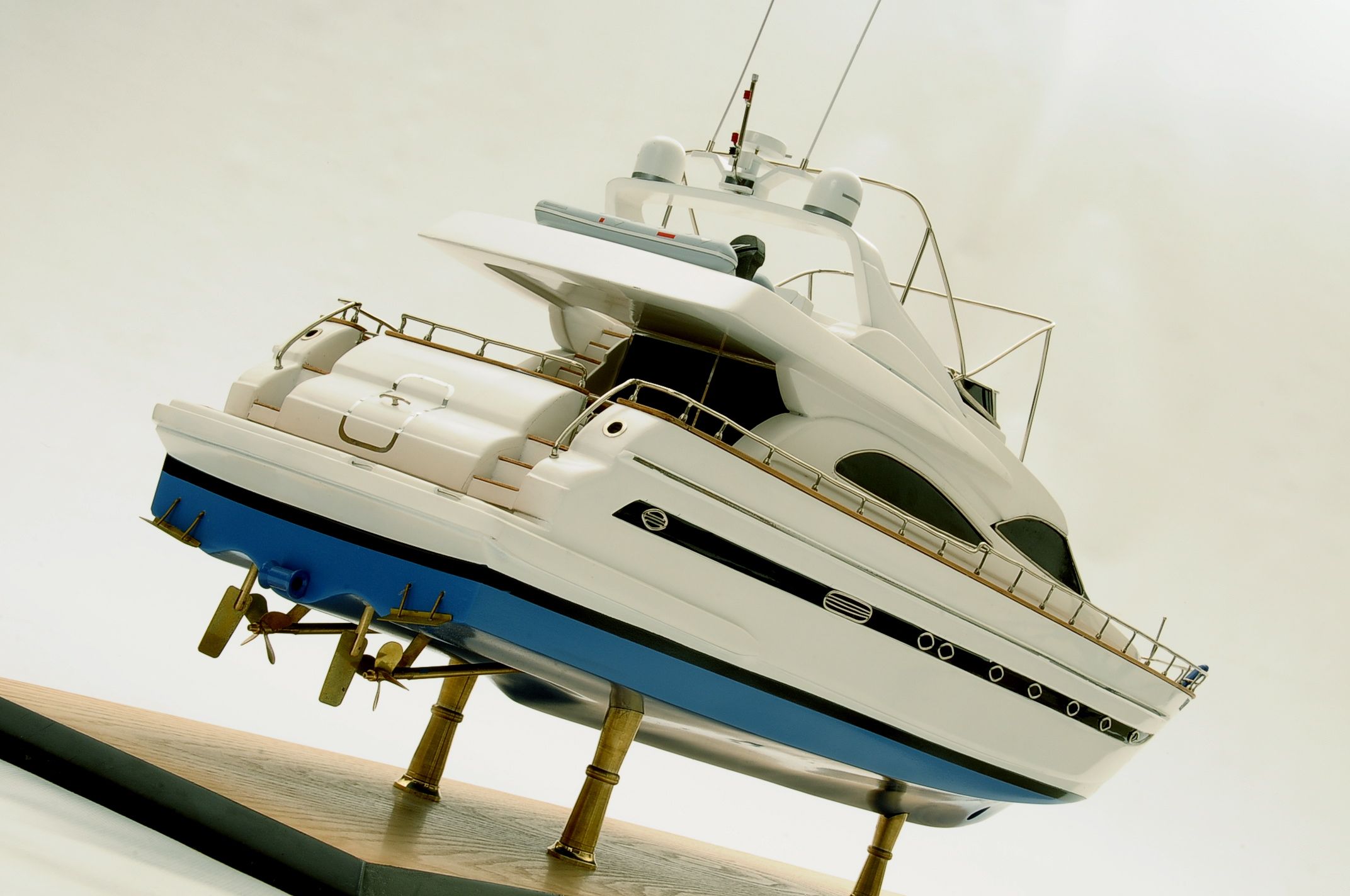 1236-6356-Astondoa-72-GLX-Motor-Yacht-Premier-Range