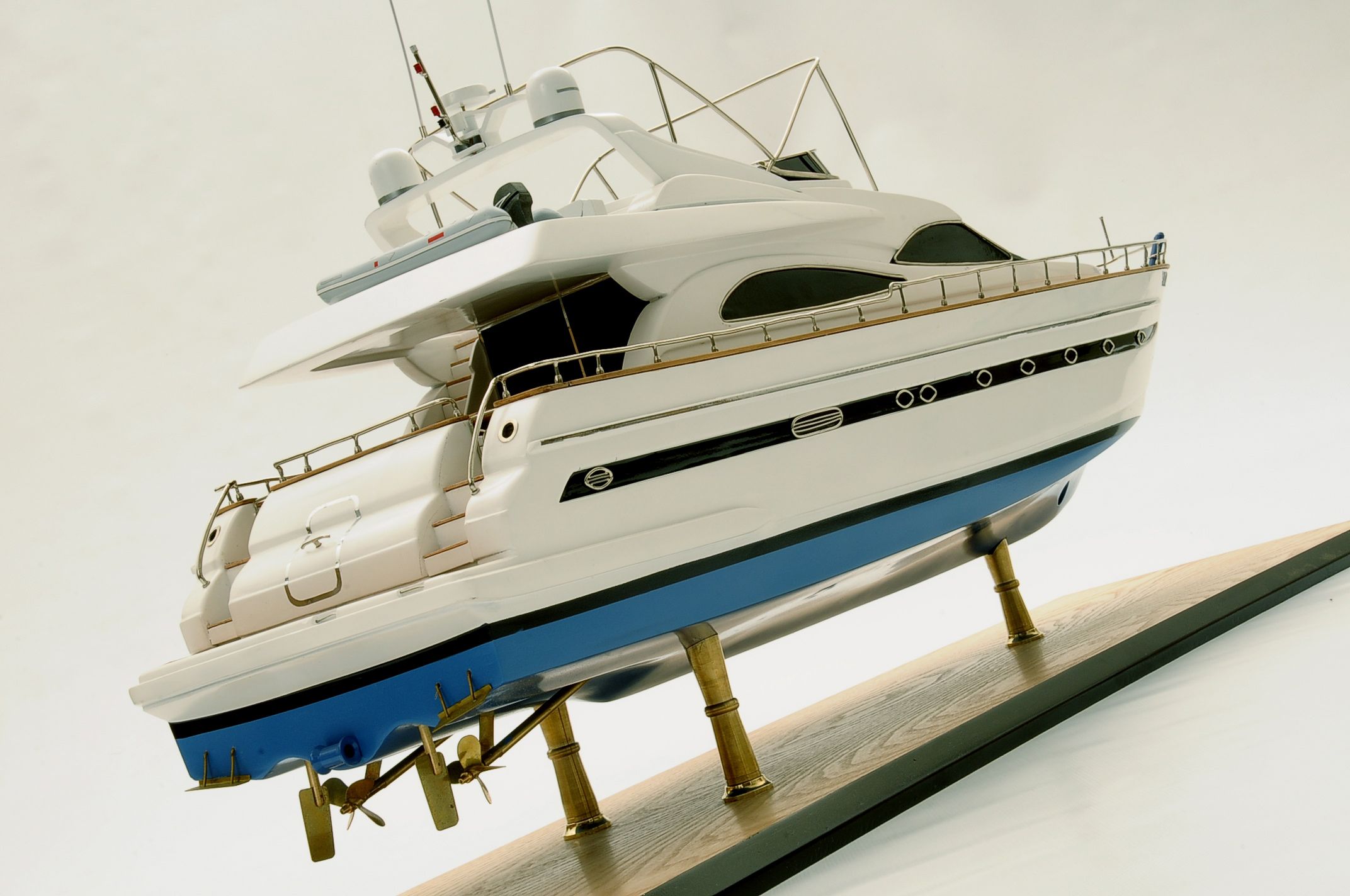 1236-6357-Astondoa-72-GLX-Motor-Yacht-Premier-Range