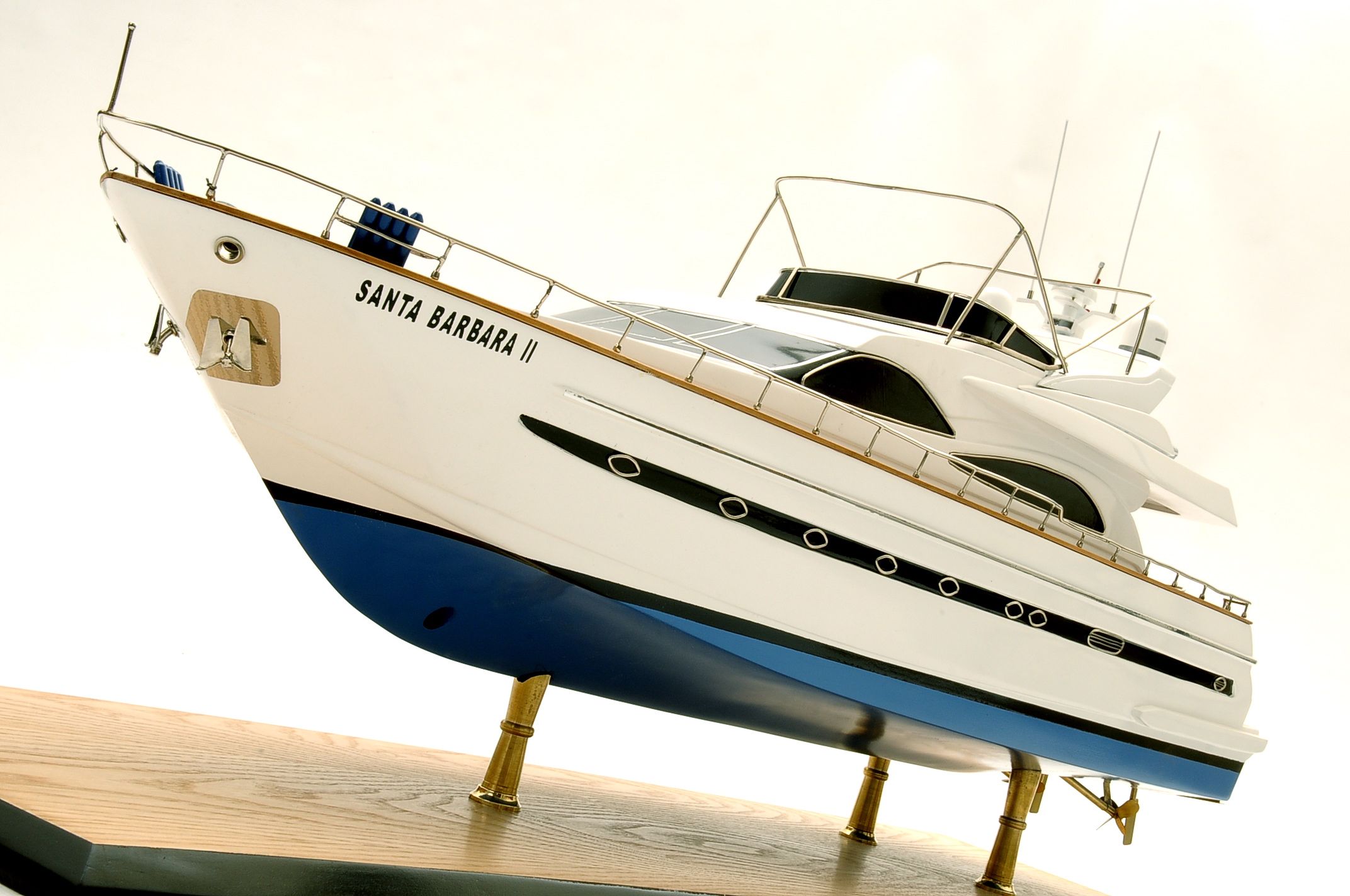 1236-6363-Astondoa-72-GLX-Motor-Yacht-Premier-Range