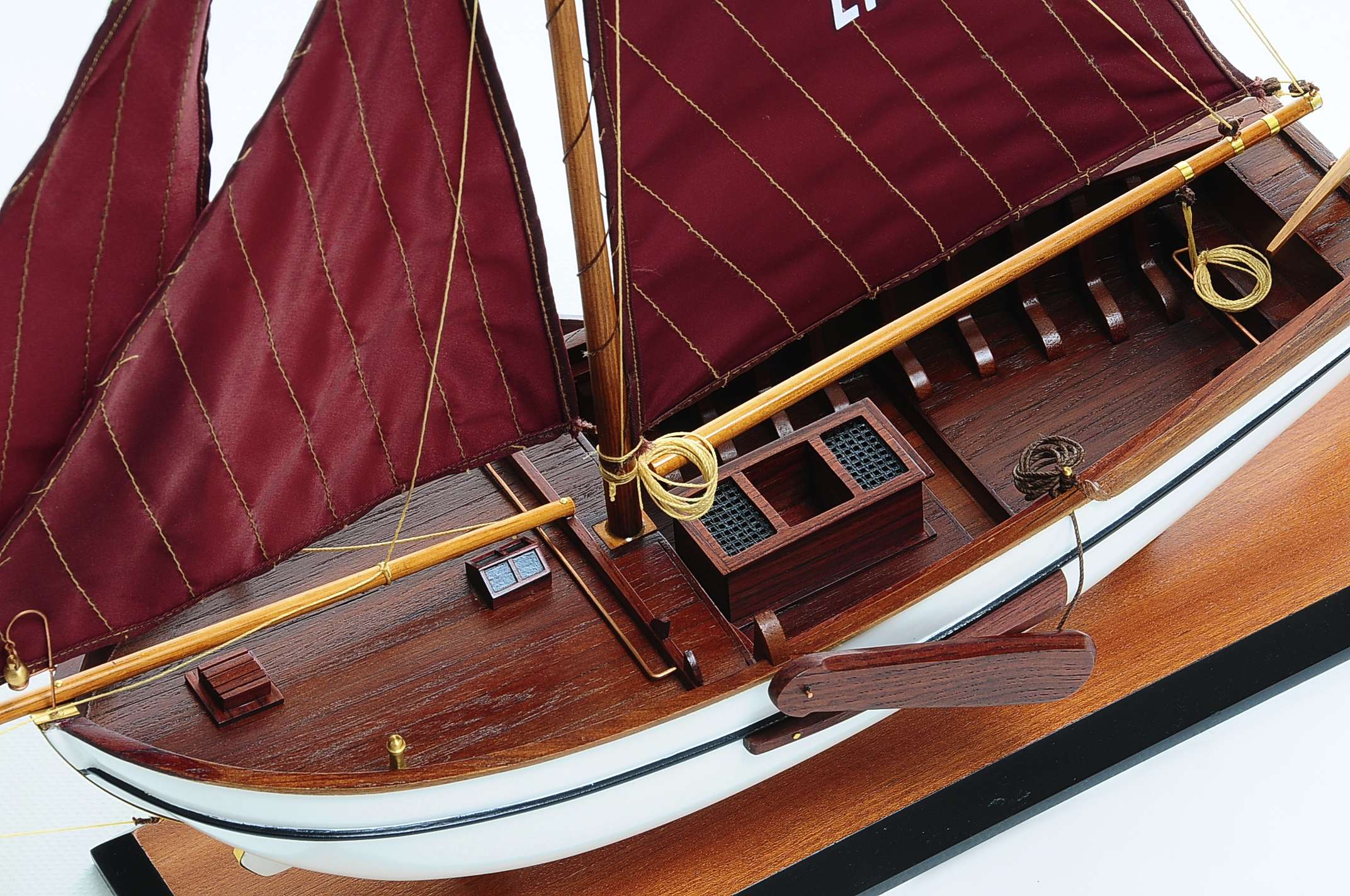 1432-4588-Dutch-Marker-Roundbow-Model-Boat
