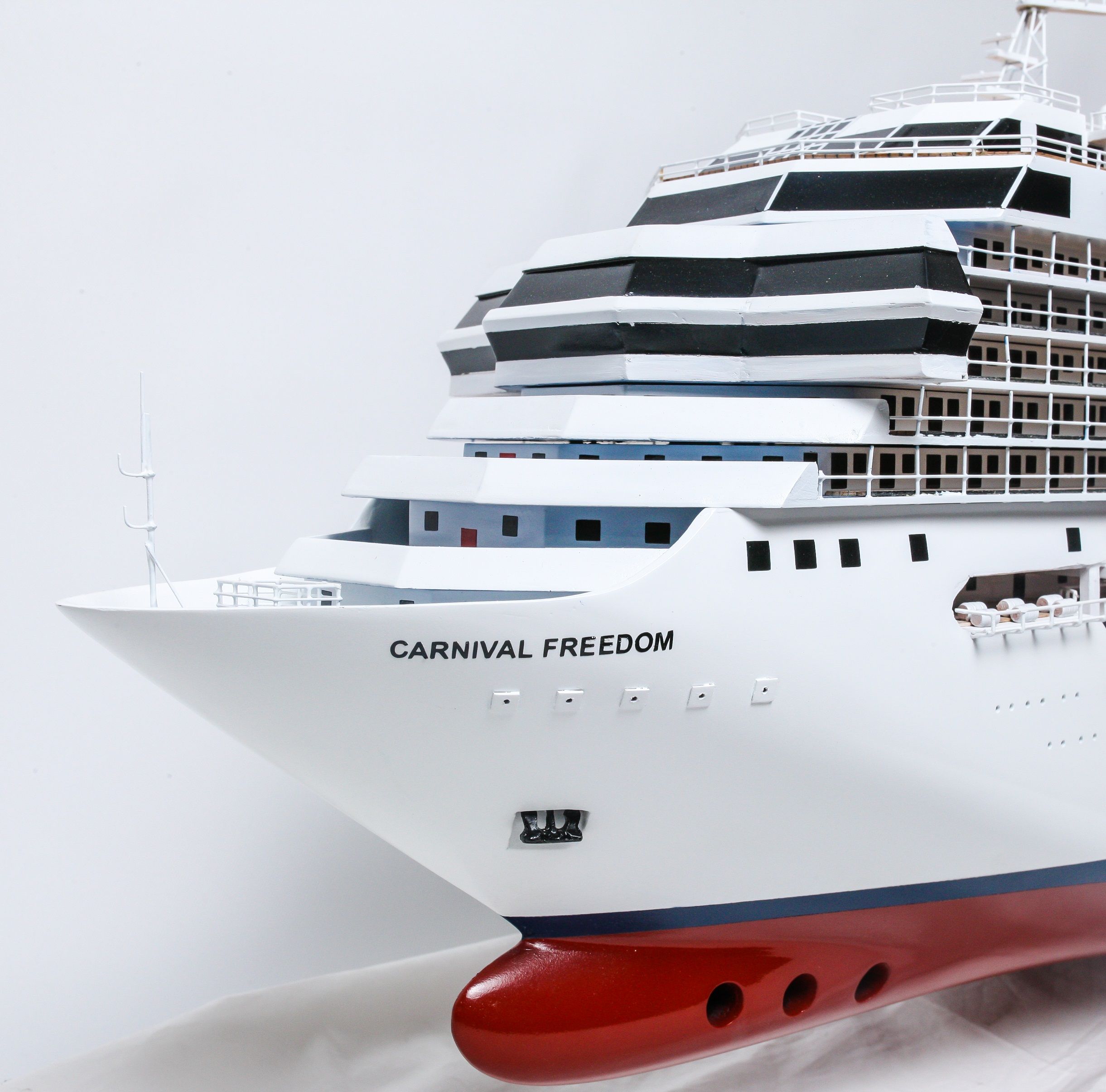 1526-9147-Carnival-Freedom-Cruise-Vessel-Model-Boat