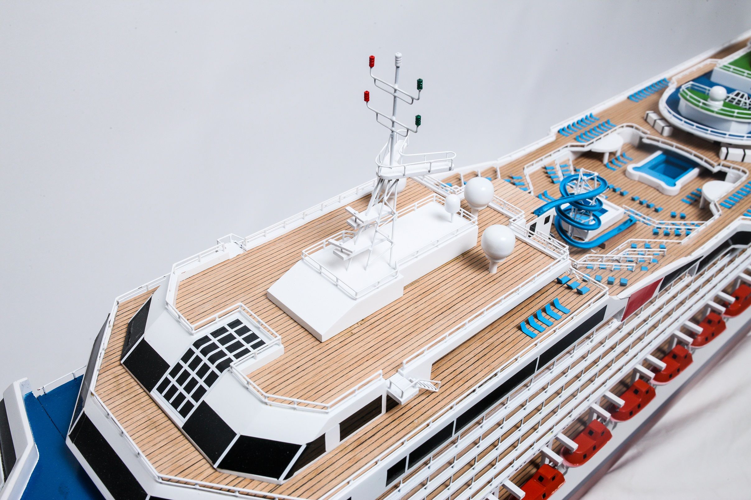 1526-9149-Carnival-Freedom-Cruise-Vessel-Model-Boat