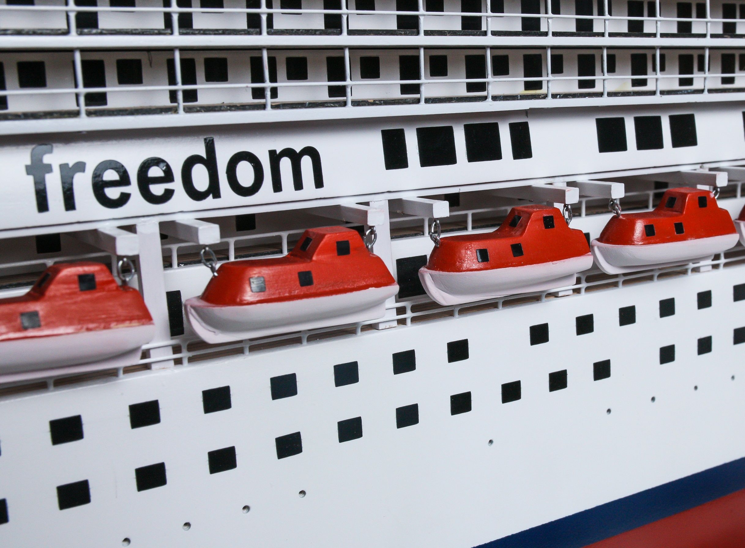 1526-9156-Carnival-Freedom-Cruise-Vessel-Model-Boat