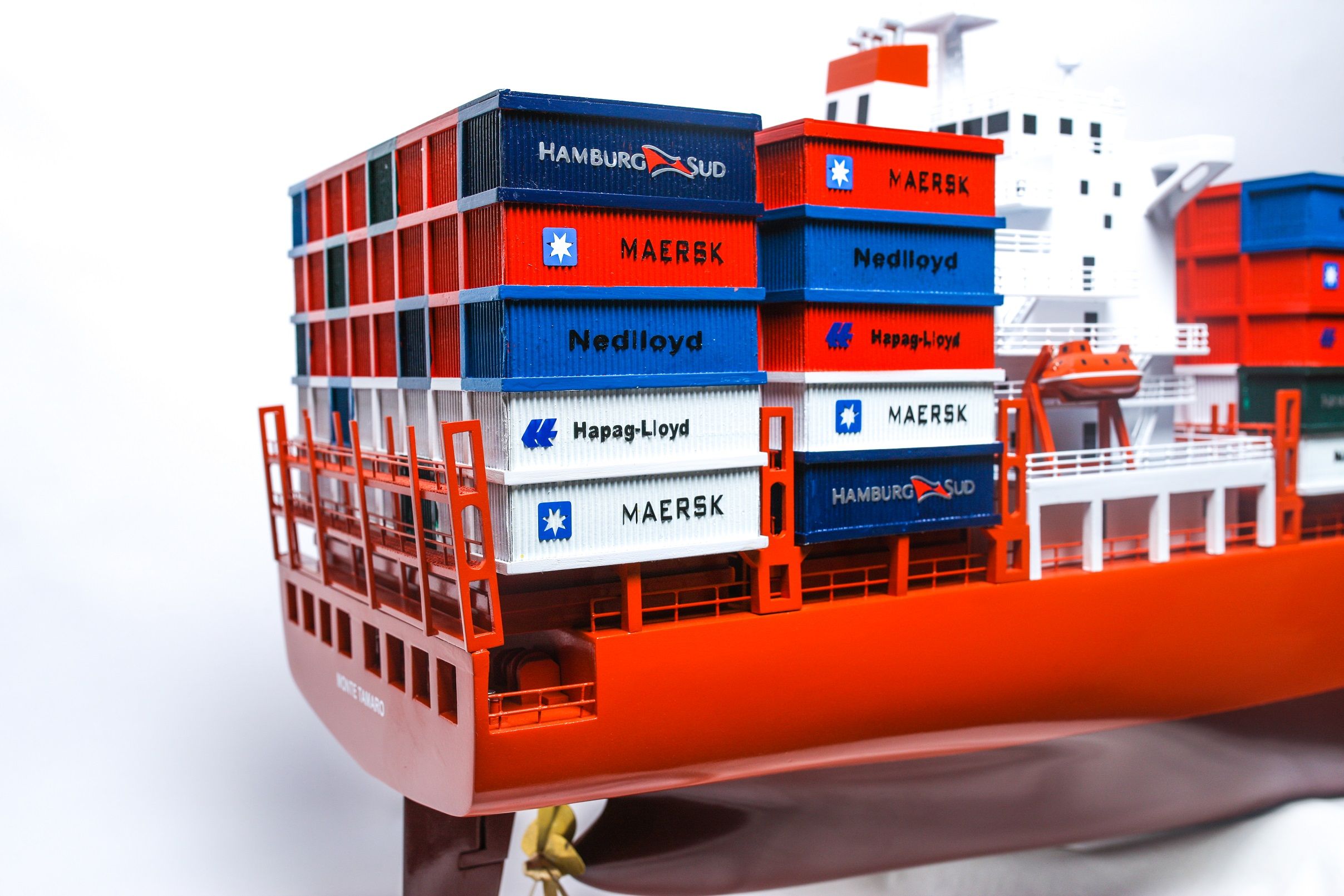 1527-9163-Hamburg-Sud-Container-Ship-Model
