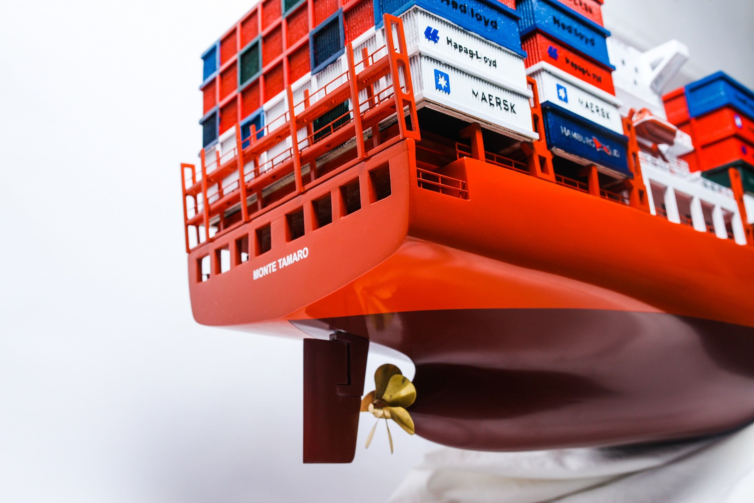 1527-9164-Hamburg-Sud-Container-Ship-Model