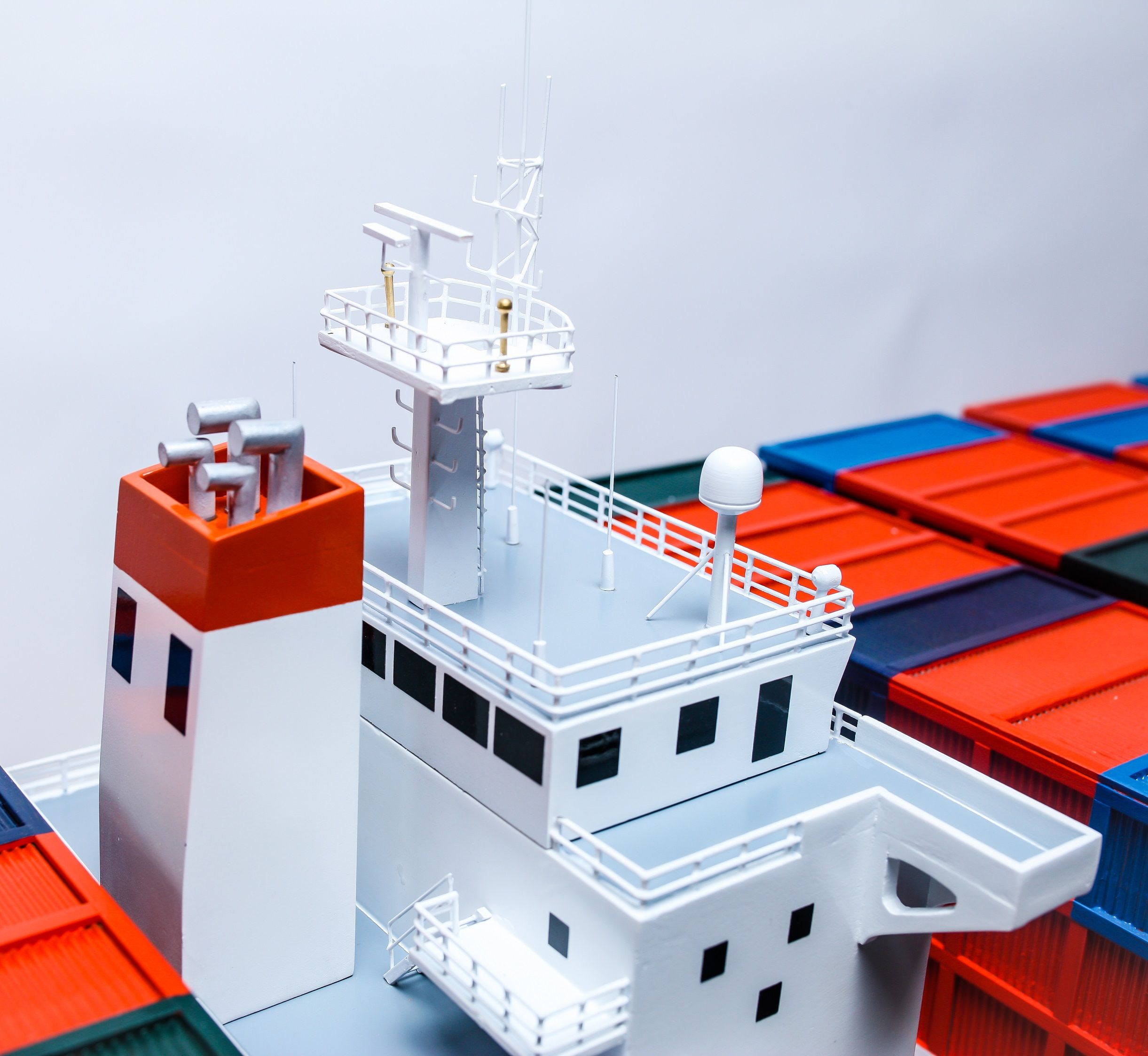 1527-9166-Hamburg-Sud-Container-Ship-Model