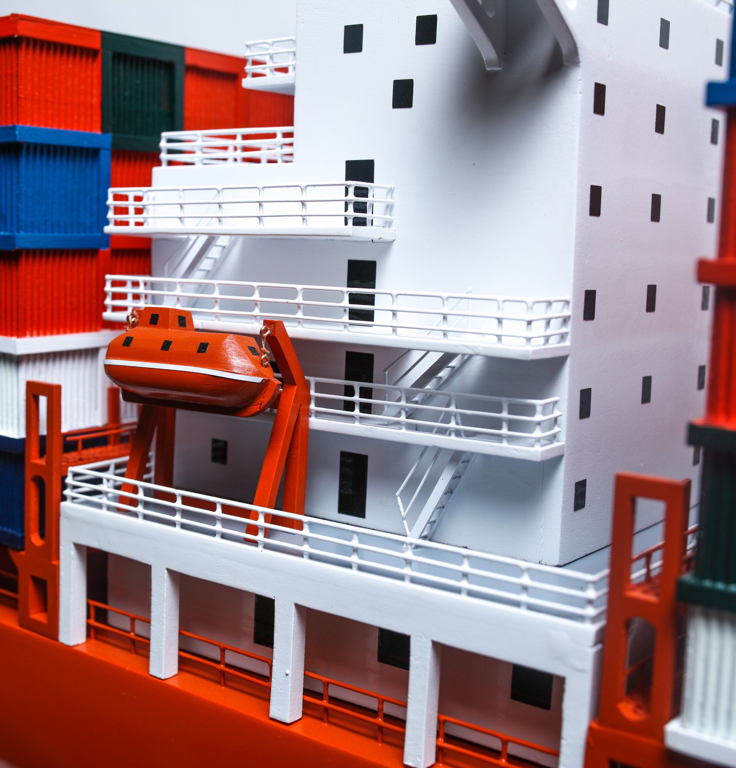 1527-9168-Hamburg-Sud-Container-Ship-Model