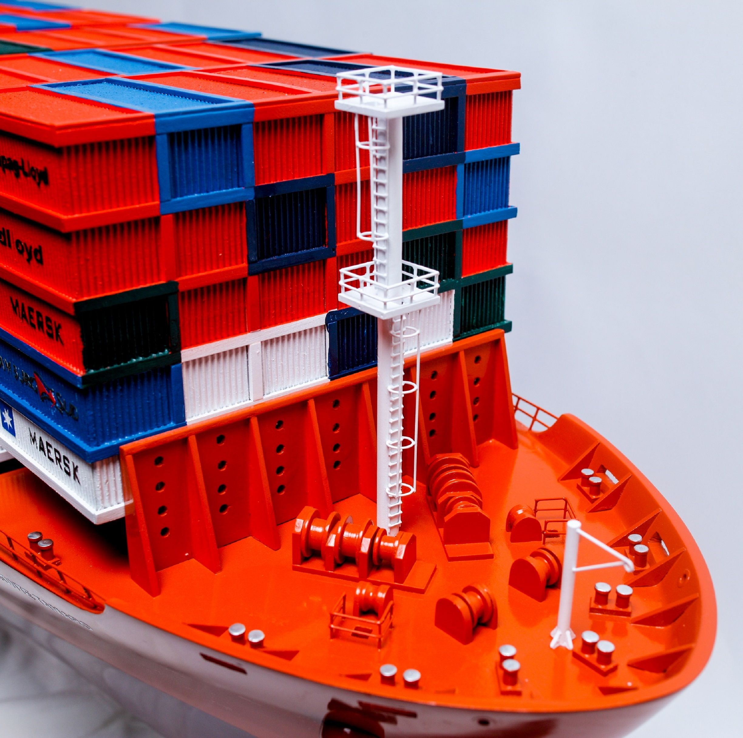 1527-9170-Hamburg-Sud-Container-Ship-Model