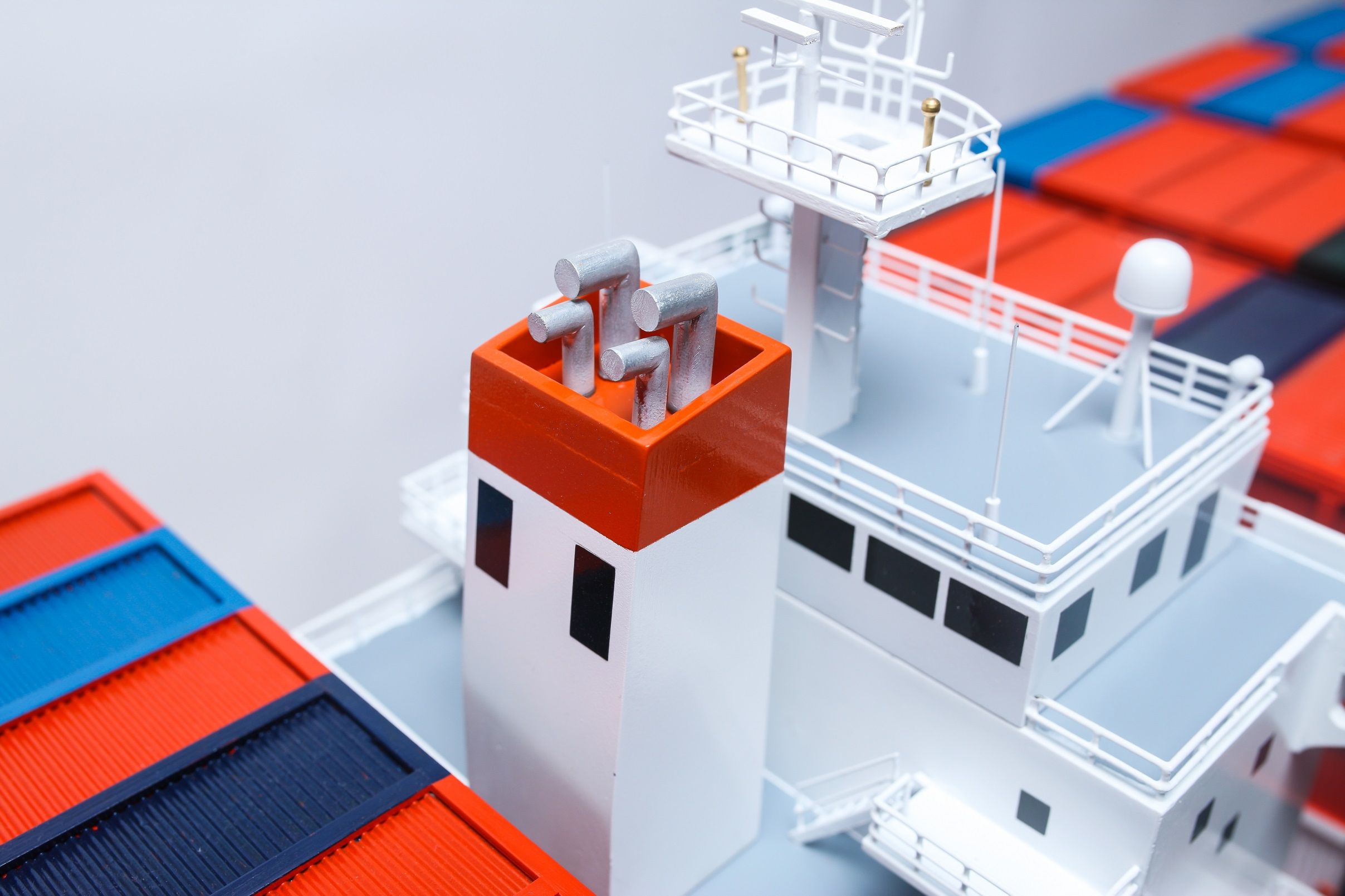 1527-9172-Hamburg-Sud-Container-Ship-Model