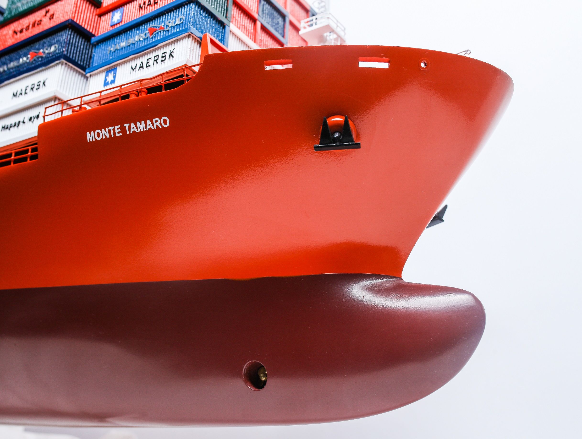 1527-9174-Hamburg-Sud-Container-Ship-Model