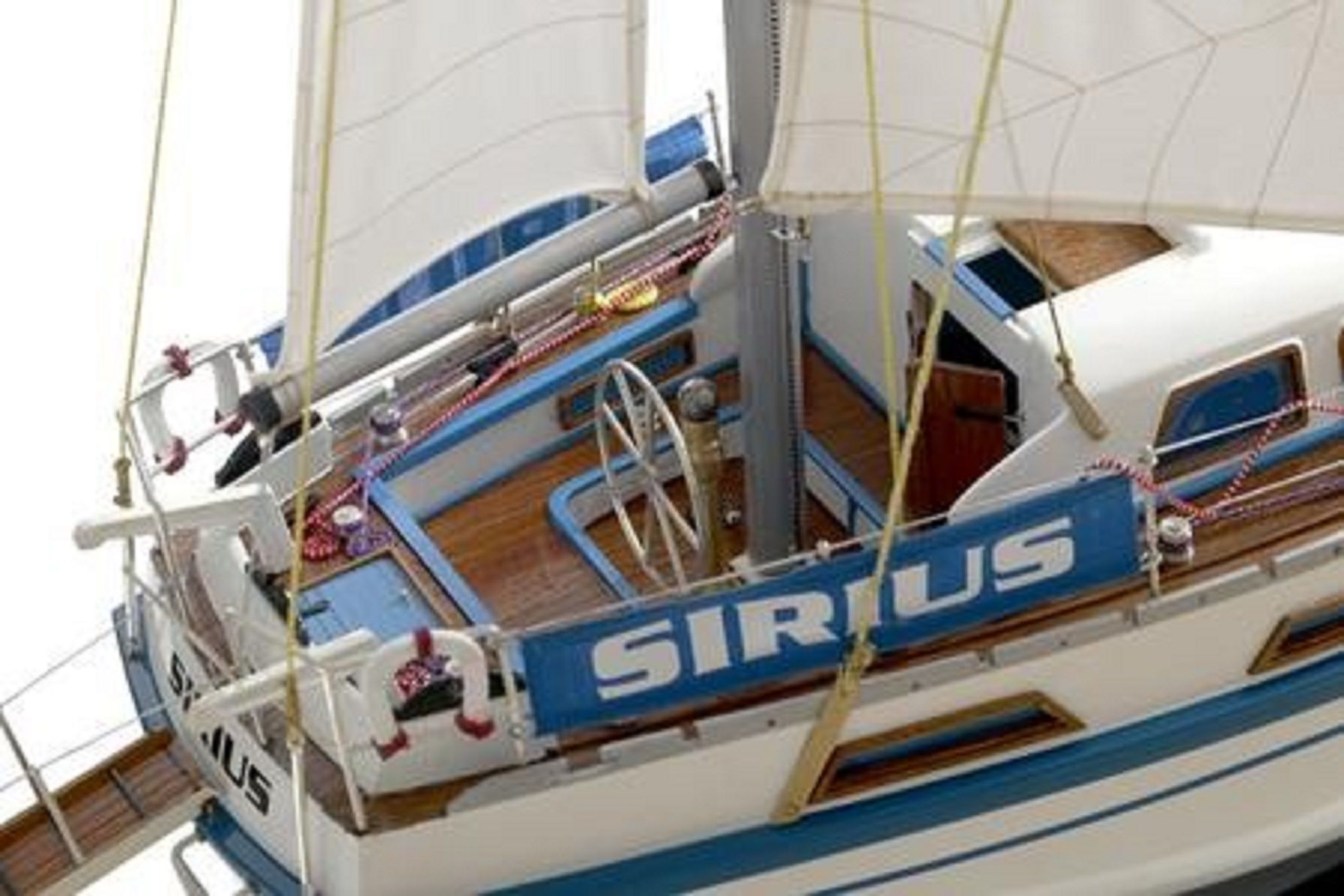 164-6833-Colvic-Victor-40-model-yacht