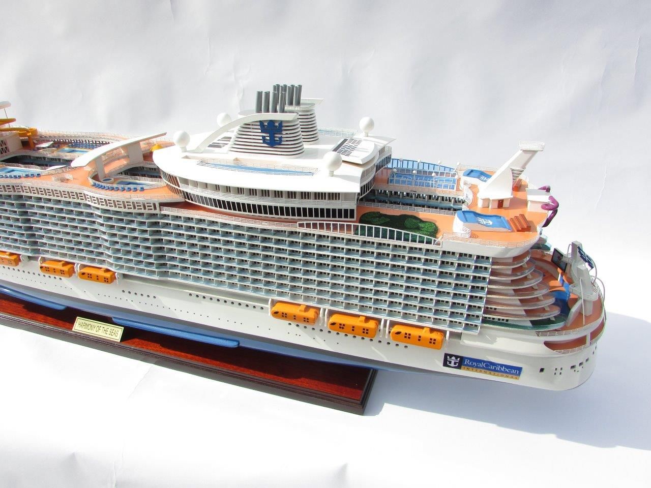 1784-10036-Harmony-of-the-Seas-Model-Ship