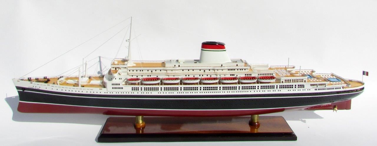 2050-12123-SS-Leonardo-Da-Vinci-Black-Red-Hull-ship-model