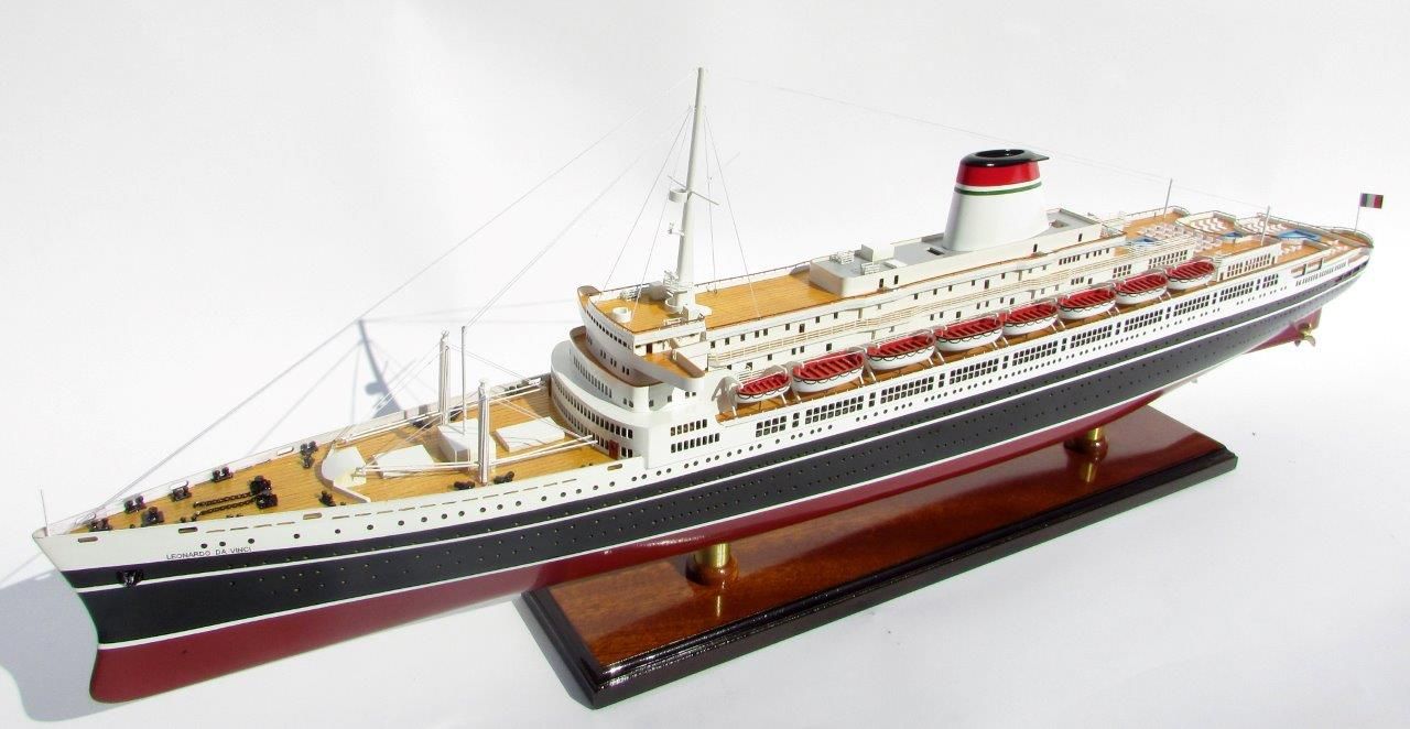 2050-12124-SS-Leonardo-Da-Vinci-Black-Red-Hull-ship-model