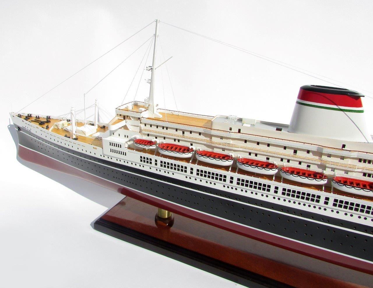 2050-12128-SS-Leonardo-Da-Vinci-Black-Red-Hull-ship-model