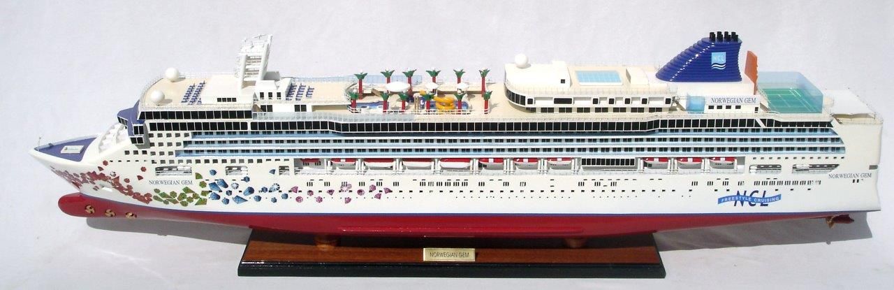 2080-12341-Norwegian-Gem-Ship-Model
