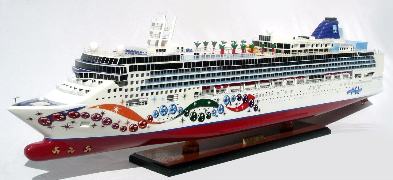 2083-12359-Norwegian-Pearl-Model-Ship