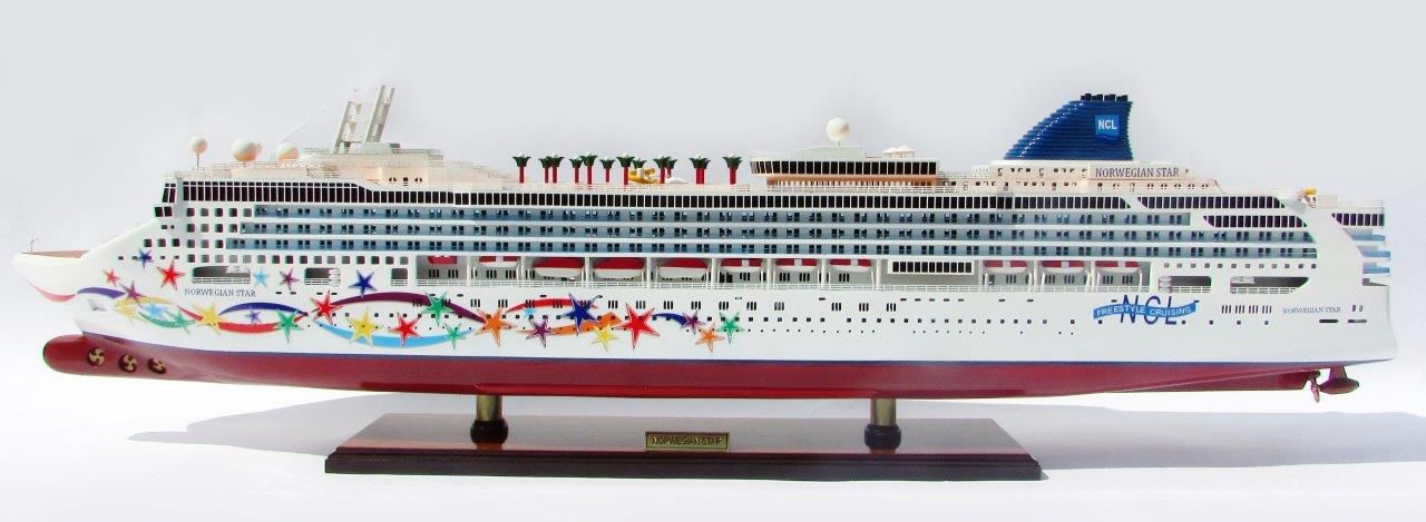 2083-12368-Norwegian-Pearl-Model-Ship