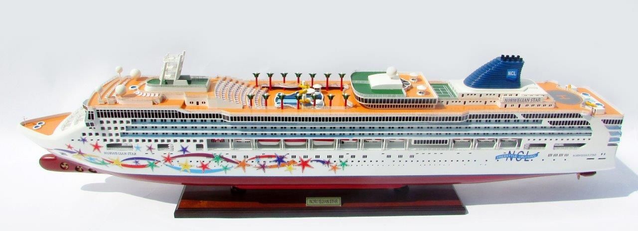 2083-12369-Norwegian-Pearl-Model-Ship
