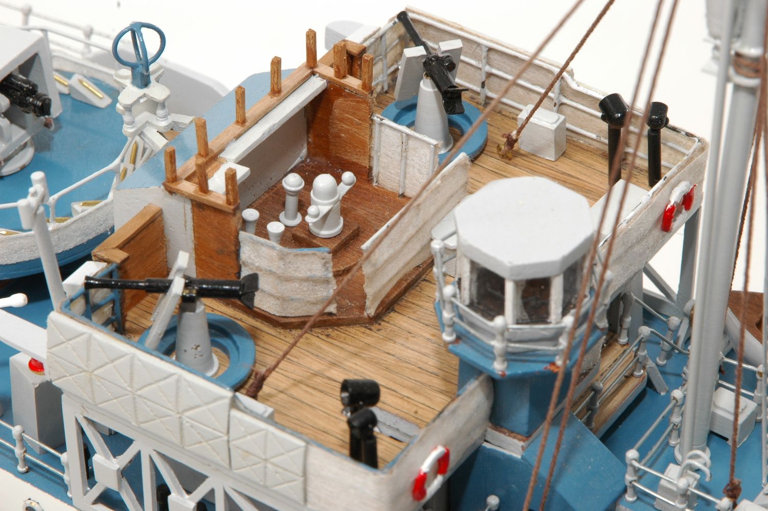 473-8723-Montbretia-Model-War-Ship