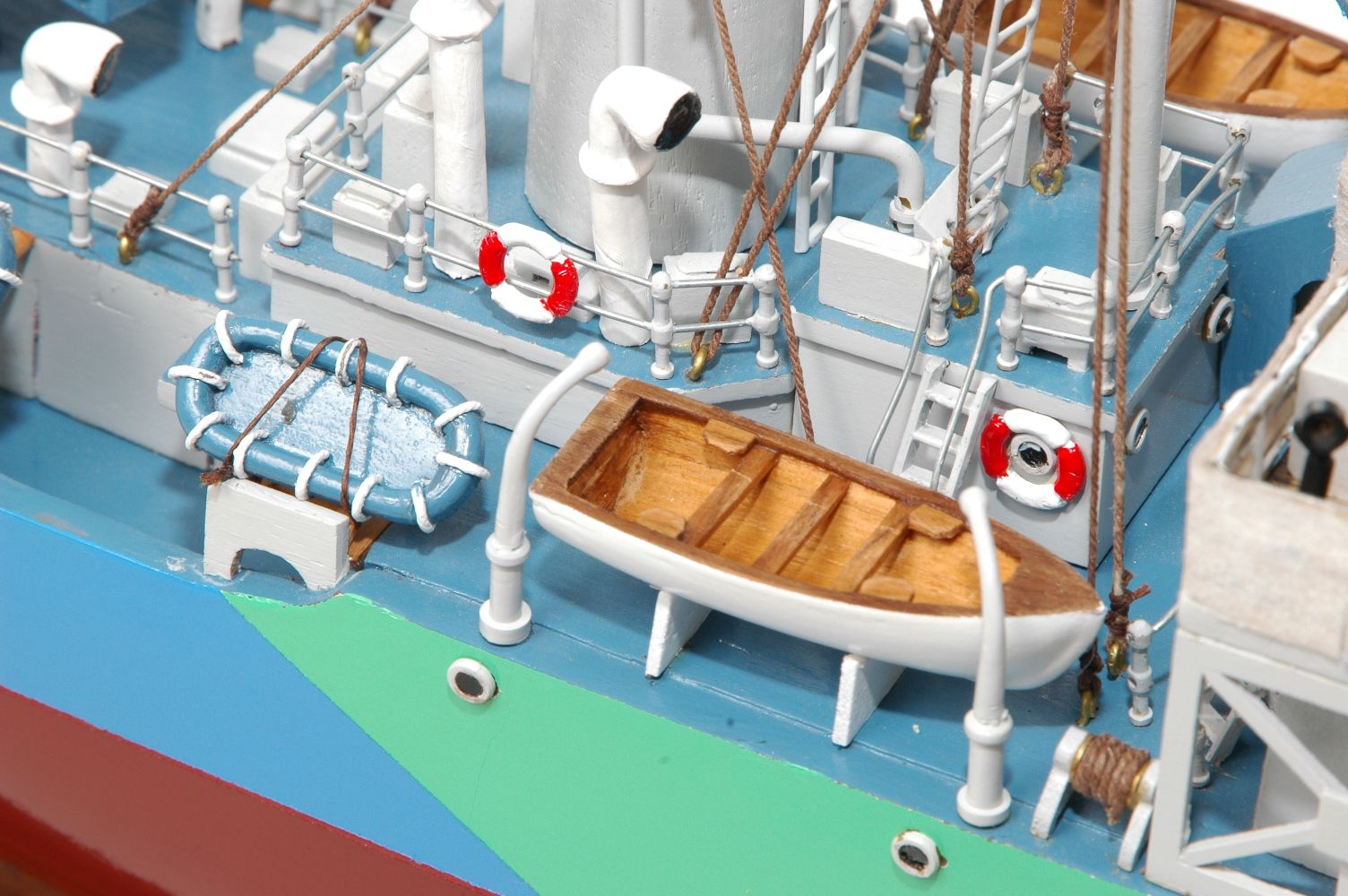 473-8725-Montbretia-Model-War-Ship