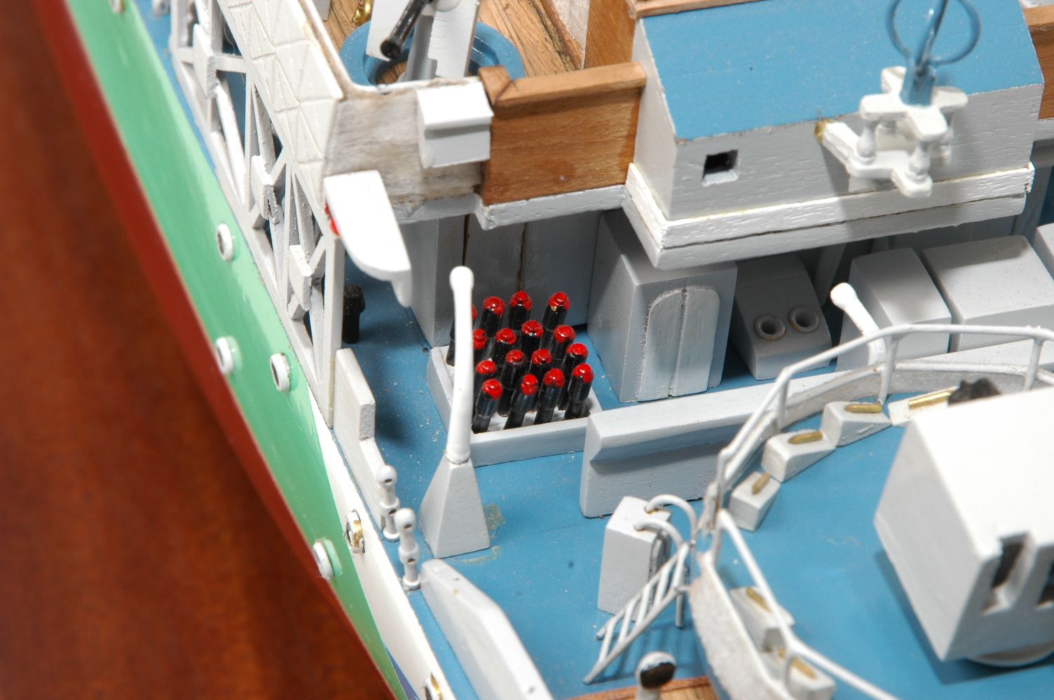 473-8726-Montbretia-Model-War-Ship