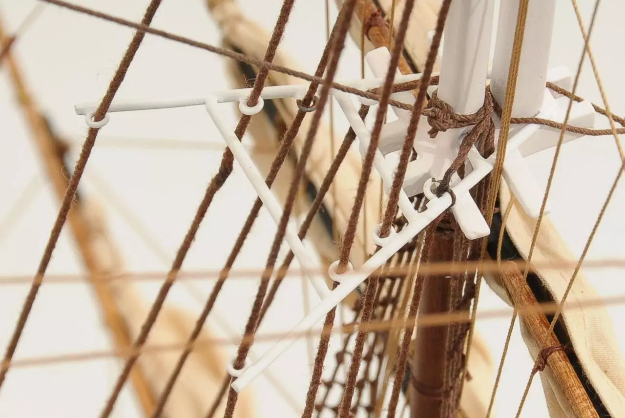 553-8677-Cutty-Sark-model-ship-Premier-Range