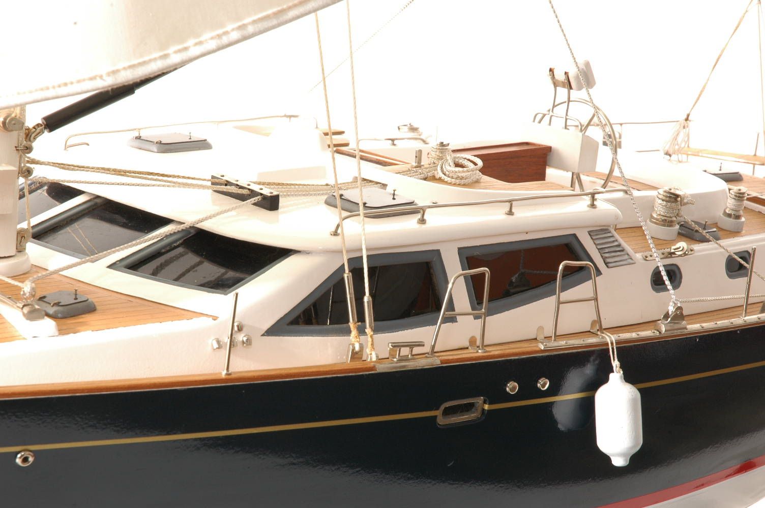 555-6287-Discovery-55-model-yacht