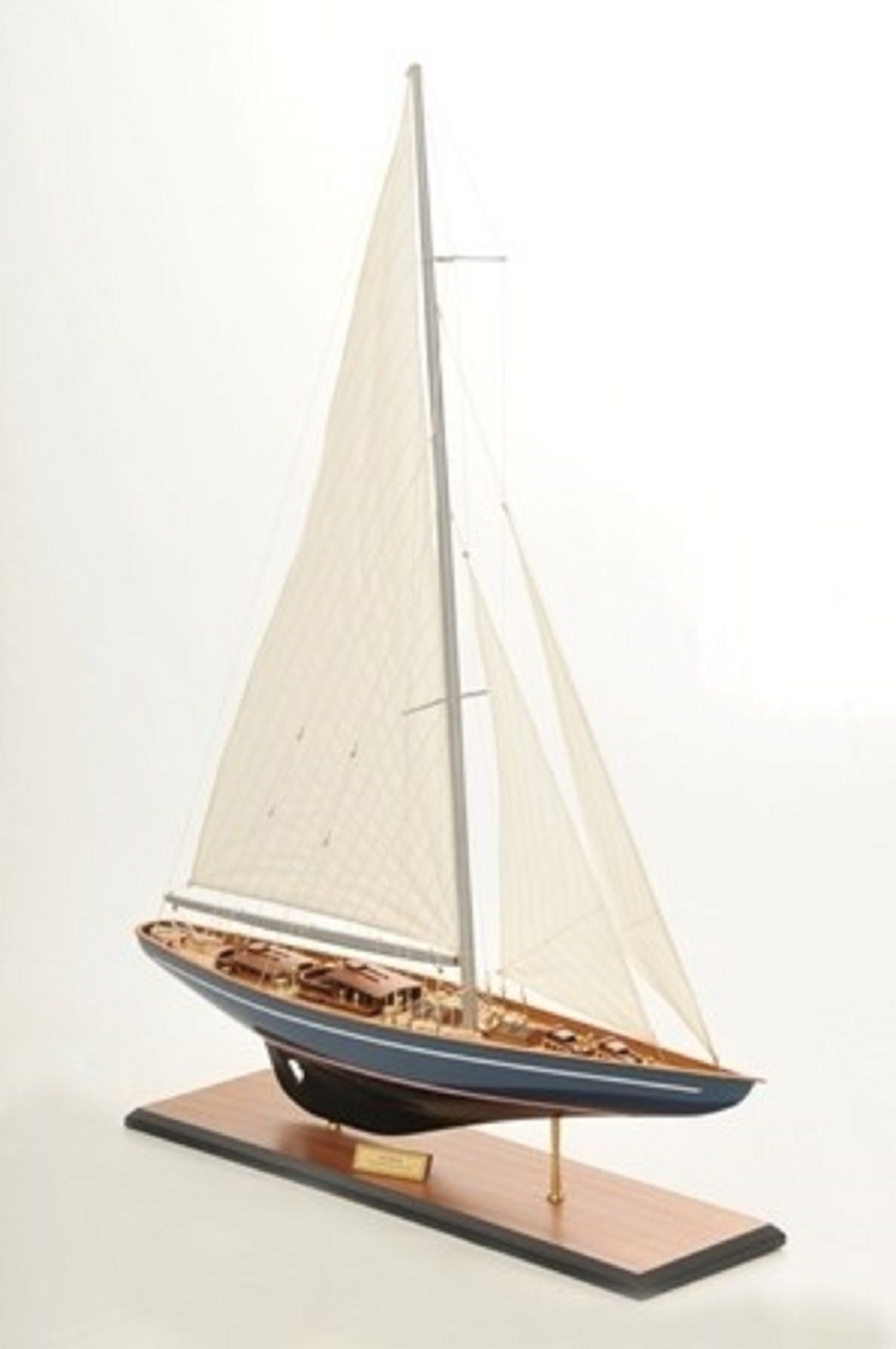 768-7709-Velsheda-Model-Yacht-Premier-Range