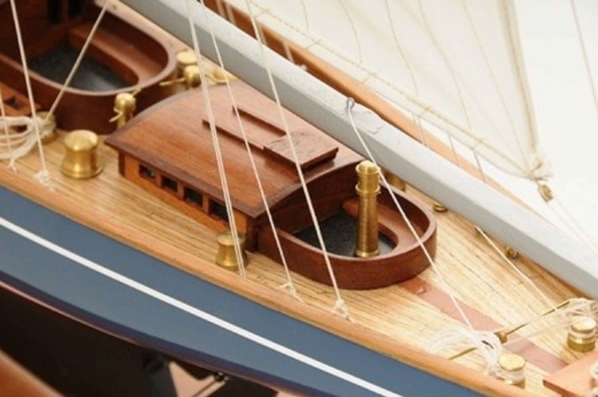 768-7710-Velsheda-Model-Yacht-Premier-Range