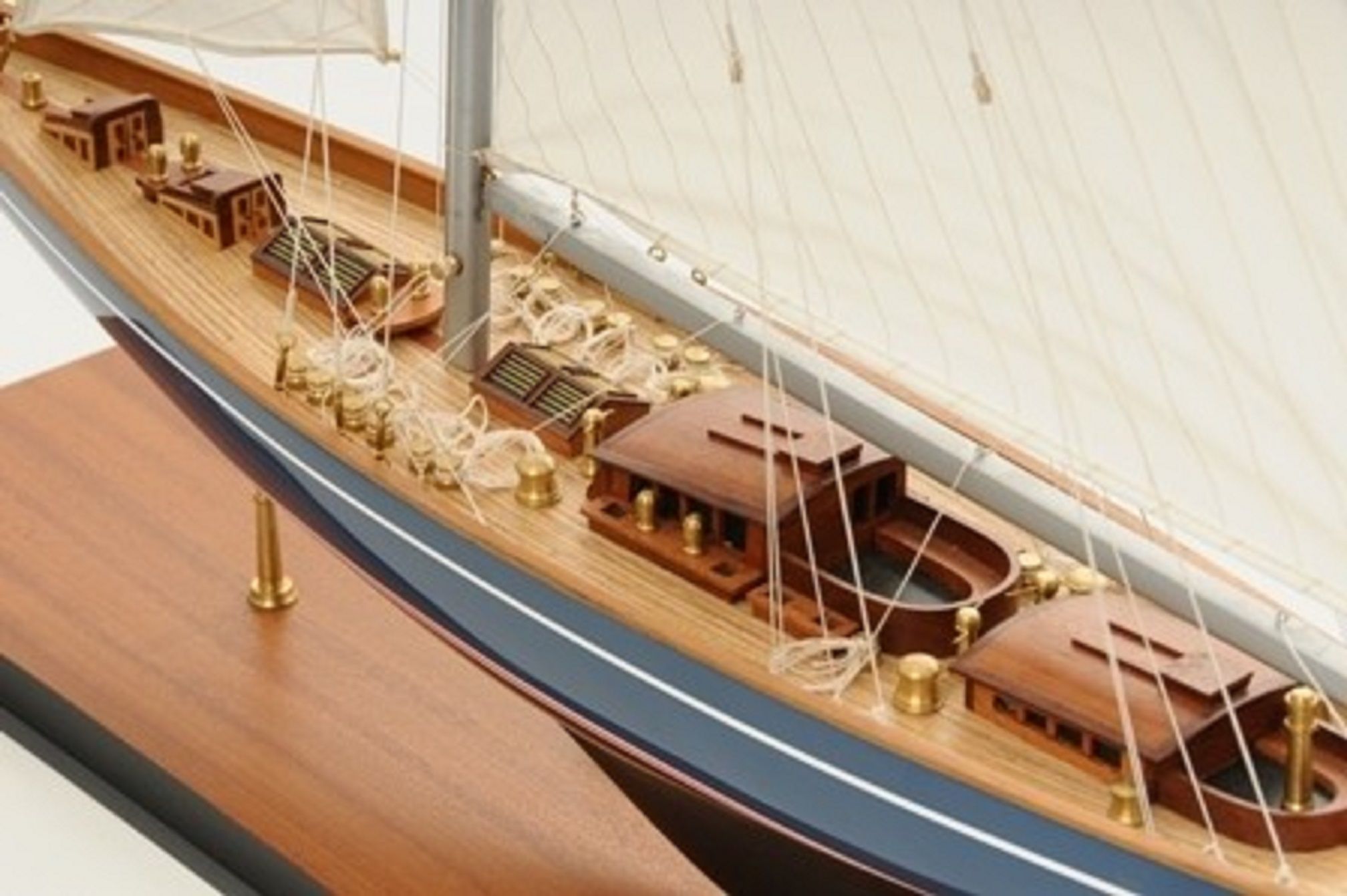768-7711-Velsheda-Model-Yacht-Premier-Range