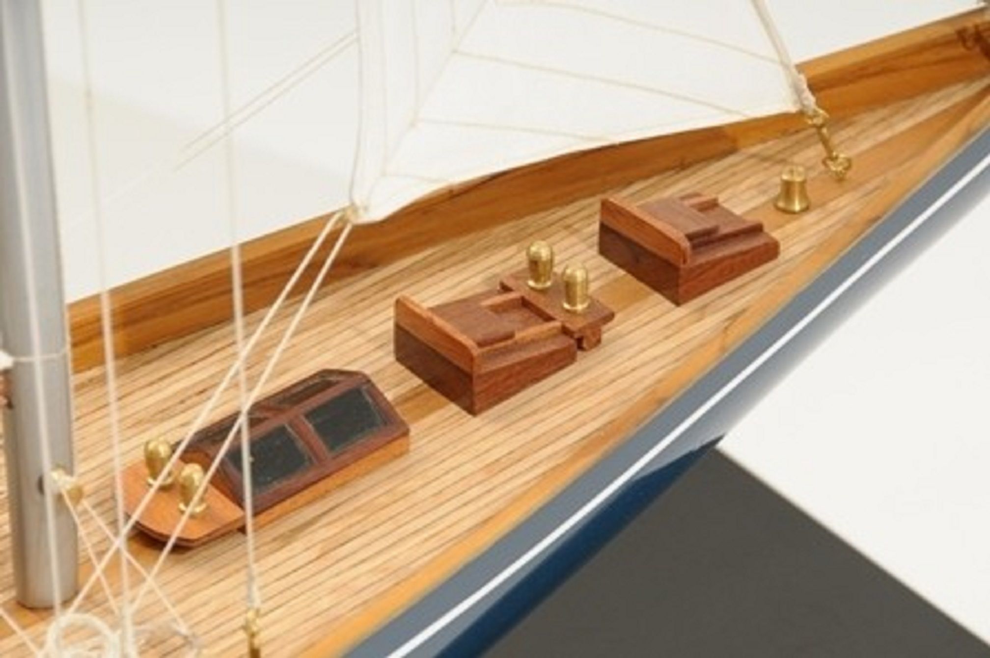 768-7714-Velsheda-Model-Yacht-Premier-Range
