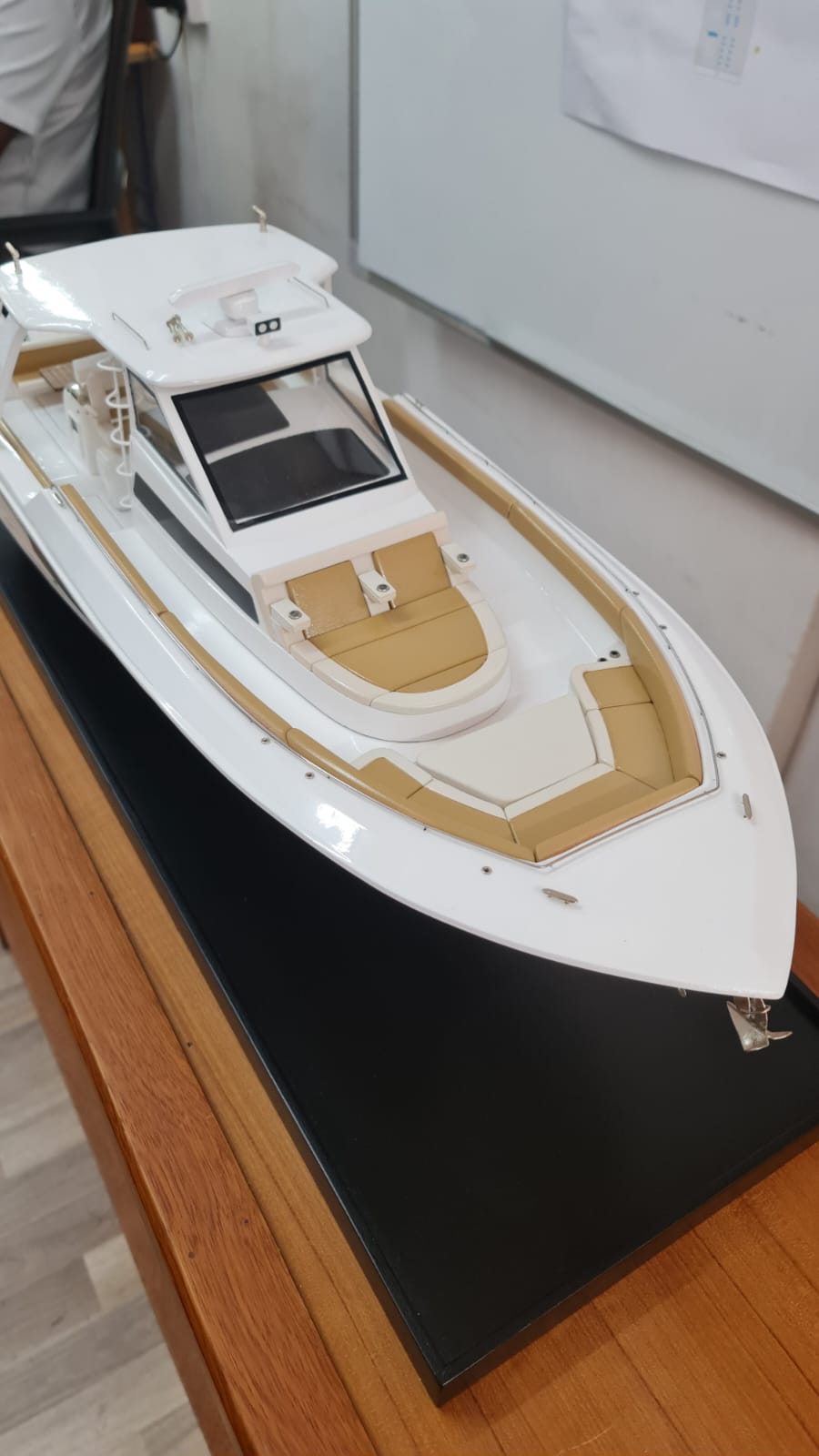 Boston-Whaler-420-15