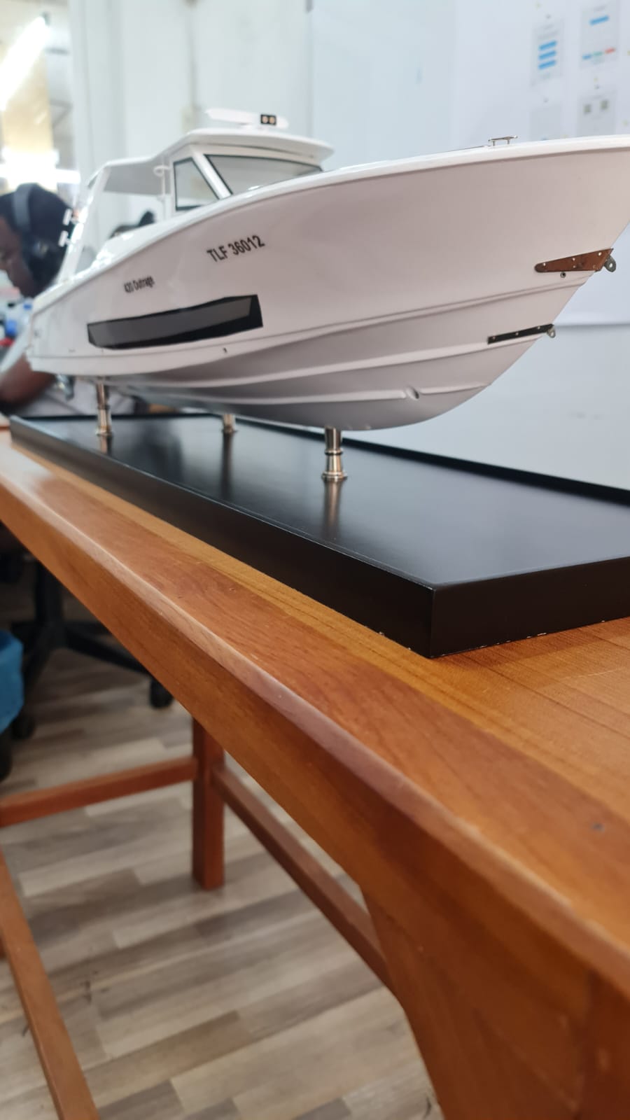 Boston-Whaler-420-17