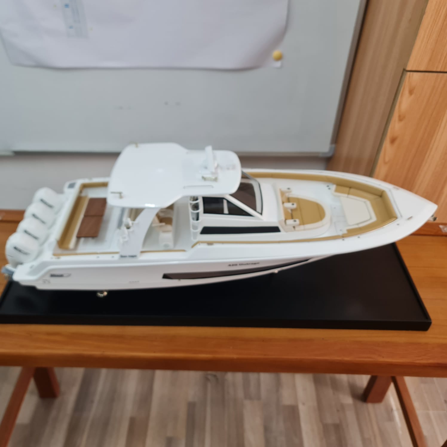 Boston-Whaler-420-6