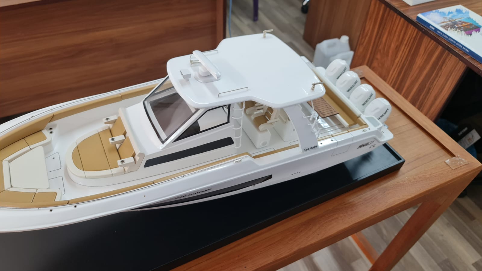Boston-Whaler-420-9